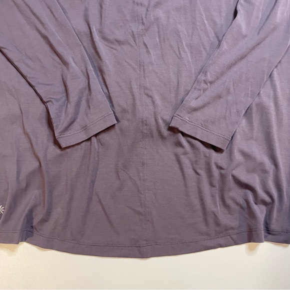 Athleta Crossover Ruched Top Long Sleeve| athletic | workout | - Picture 15 of 15